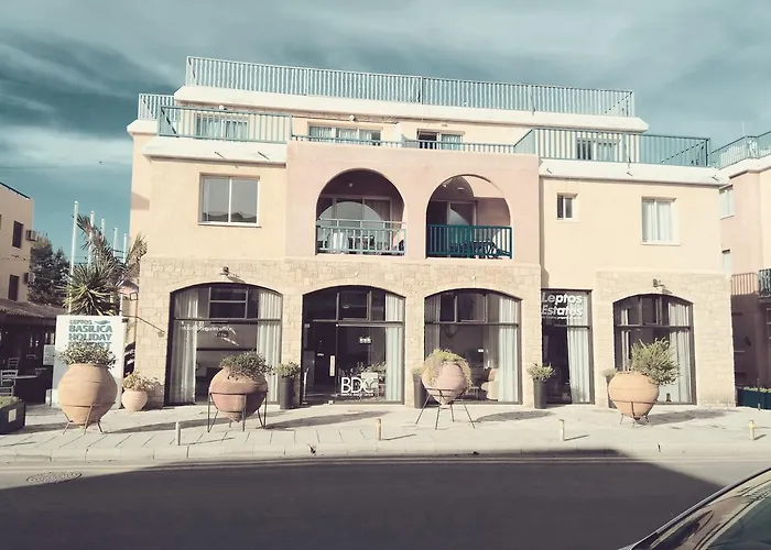 Mike's Basilica アパート